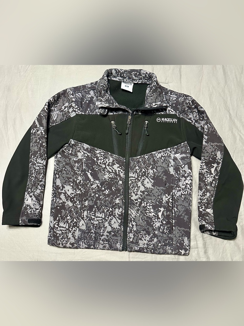 Magellan Outdoors Kid’s Black/Gray Camo Softshell Jacket Size S